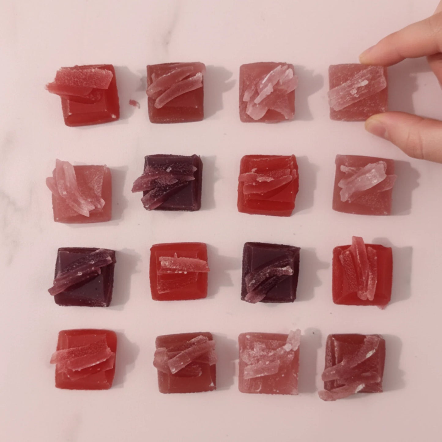 Minidoosje met 4 eetbare kristallen met rode vruchten