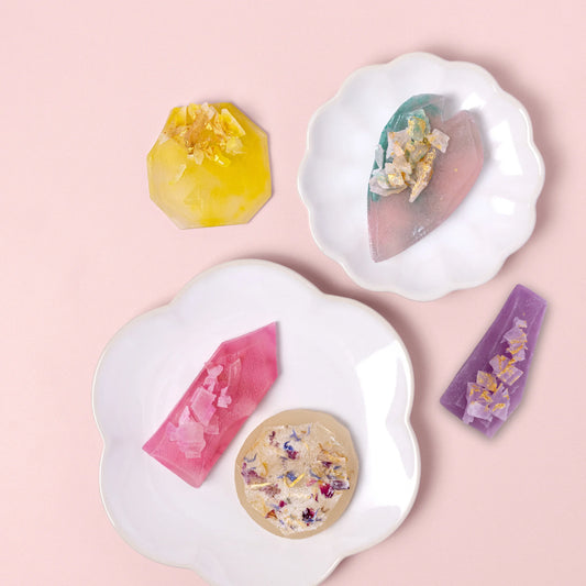 coffret de cristaux comestibles à base de fleurs de rose, violette, oranger, cerisier et sureau vegane et sans gluten 
