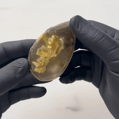 Edible crystal with passion fruit